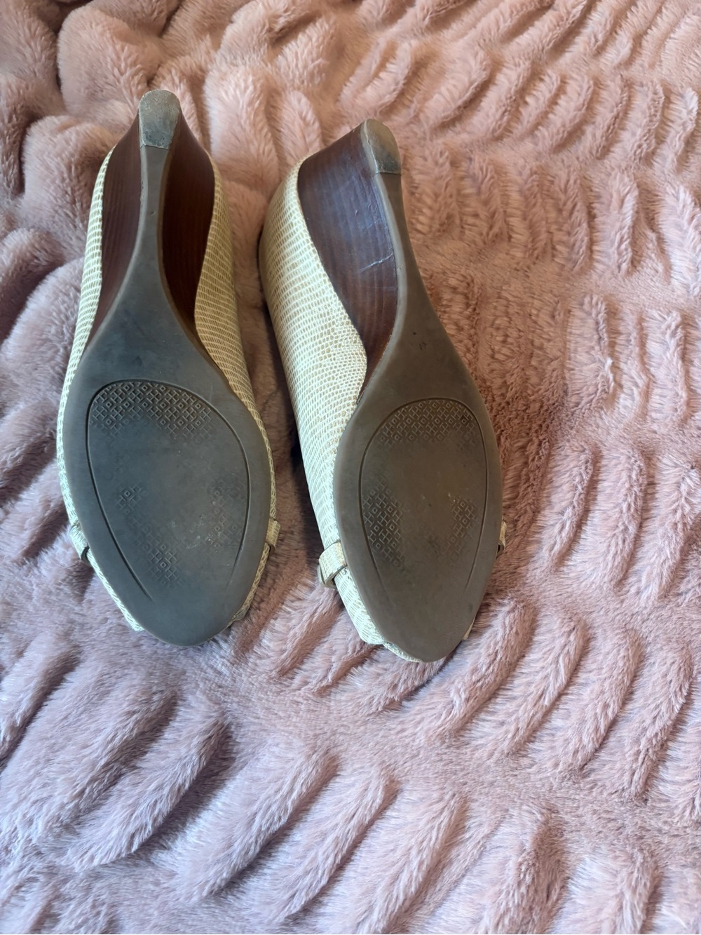 Tory Burch Neutral Beige Ballet Flats with Signature Logo Medallion - Picture 4 of 4